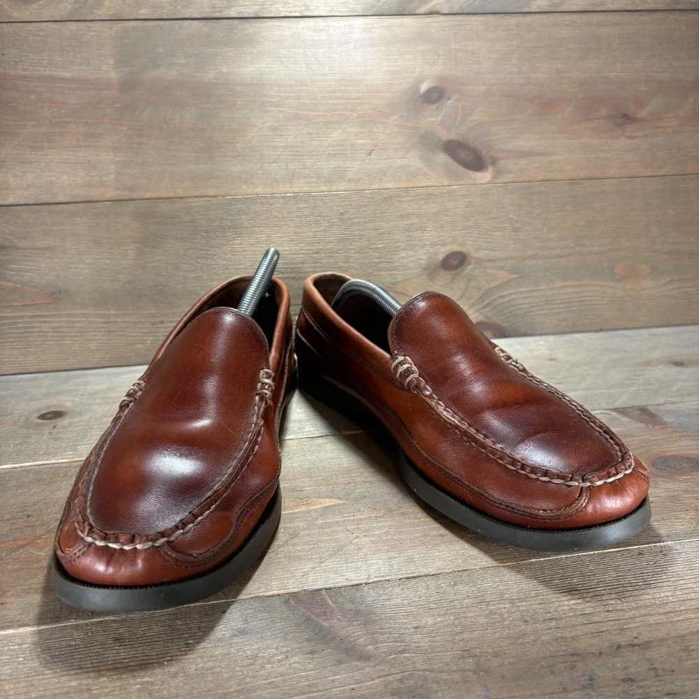 LL Bean Casco Bay Mens size 9 shoes Brown Leather Venetian Handsewn Loafers